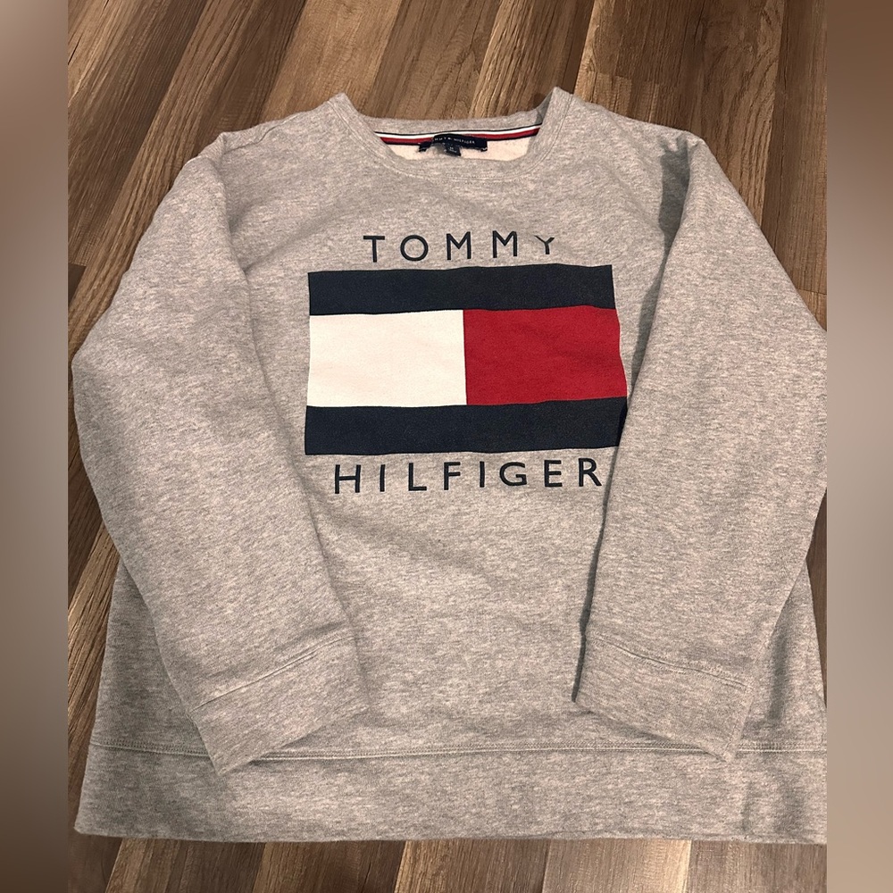 Men’s medium Tommy. Hilfiger crew neck Medium